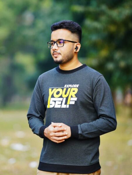 cropped black sweat shirt